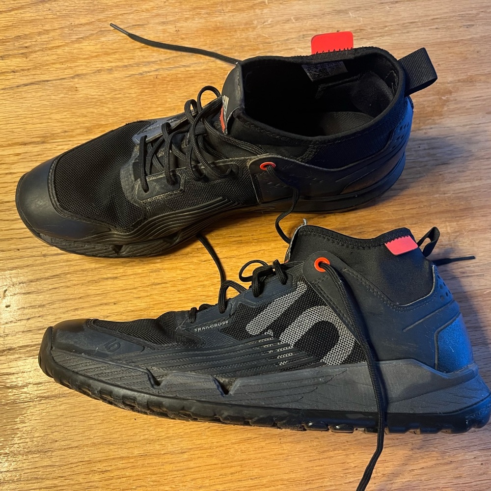 5.10 Men’s 9.5 Mountain Bike Trailcross shoes